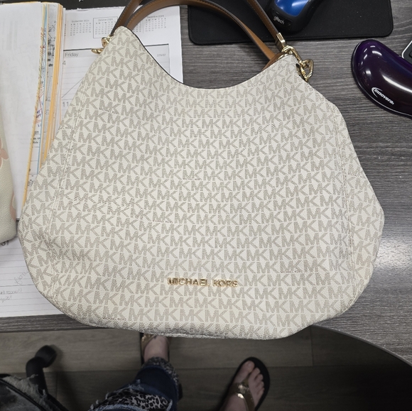 Michael kors purse...in like new condition - Picture 1 of 5